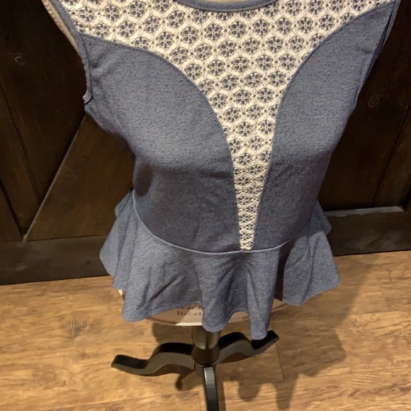 Paper crane peplum waist with lace details - Picture 3 of 9